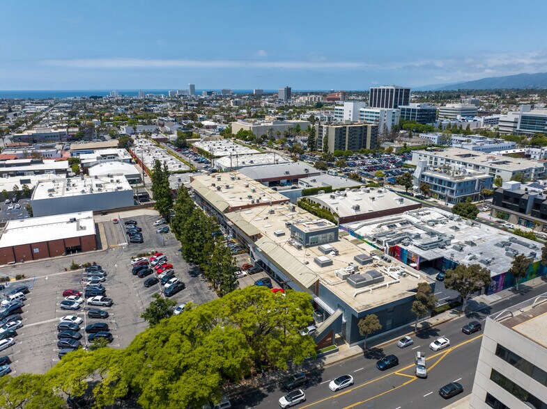 1520-1528 Cloverfield Blvd, Santa Monica, CA à louer - Photo du bâtiment - Image 2 de 4