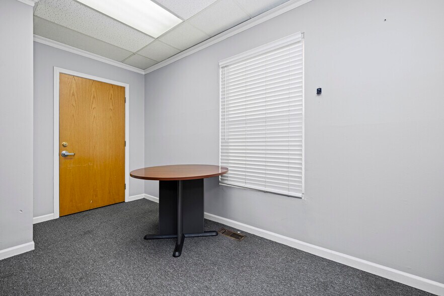 30521 Schoenherr Rd, Warren, MI à louer - Photo intérieure - Image 2 de 31