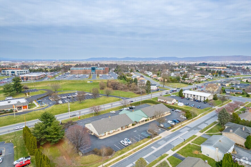 320 Abington Dr, Wyomissing, PA à louer - Aérien - Image 3 de 10