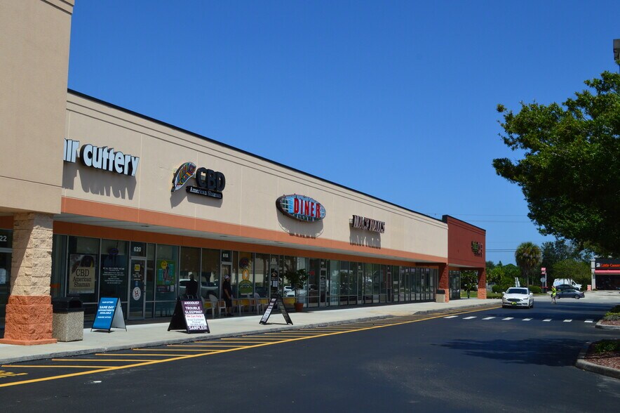 602-628 Barnes Blvd, Rockledge, FL à vendre - Photo principale - Image 1 de 5