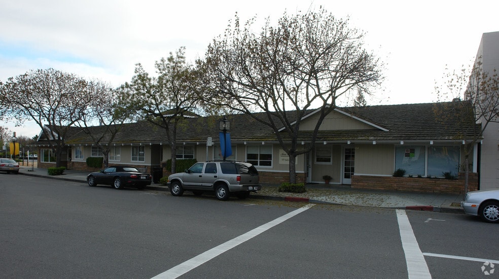 75-107 Main St, Los Altos, CA à louer - Photo du bâtiment - Image 2 de 3
