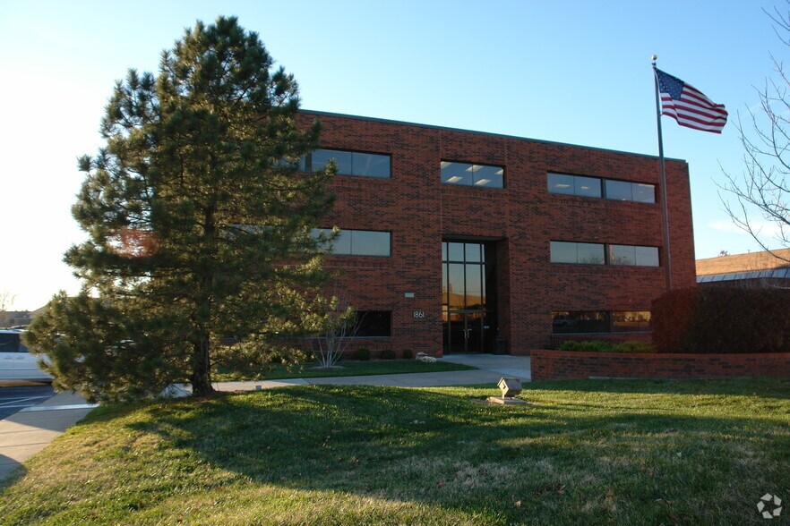 1861 N Rock Rd, Wichita, KS à louer - Photo du bâtiment - Image 2 de 68