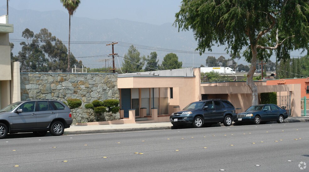 2817 E Foothill Blvd, Pasadena, CA for sale - Building Photo - Image 2 of 4