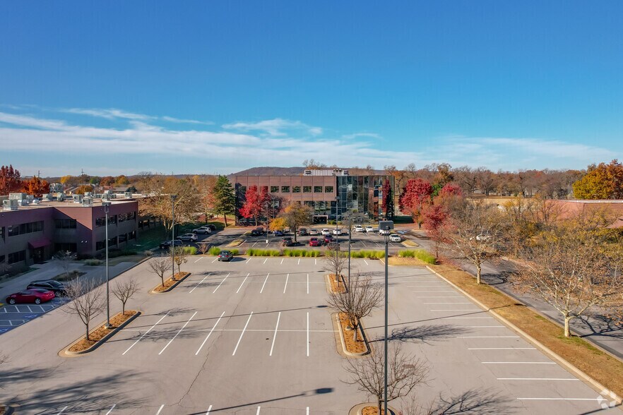 6450 S Lewis Ave, Tulsa, OK à louer - Aérien - Image 3 de 5