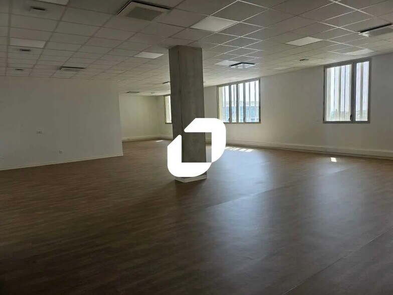 Office in Montpellier for lease - Interior Photo - Image 2 of 6