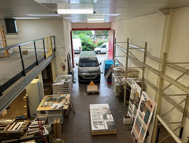 Flex in Eysines for lease - Building Photo - Image 2 of 8