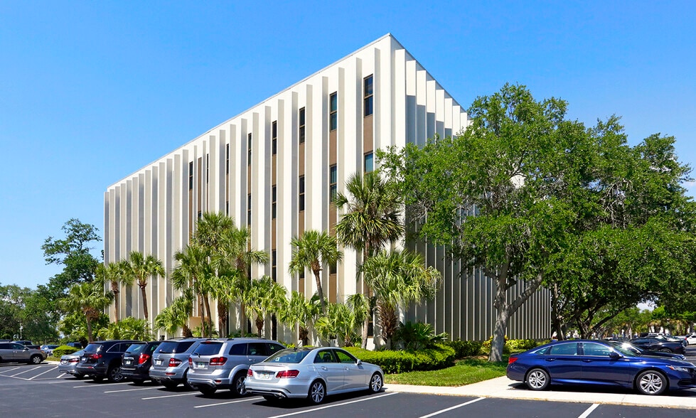 5601 Mariner St, Tampa, FL for lease - Building Photo - Image 3 of 10