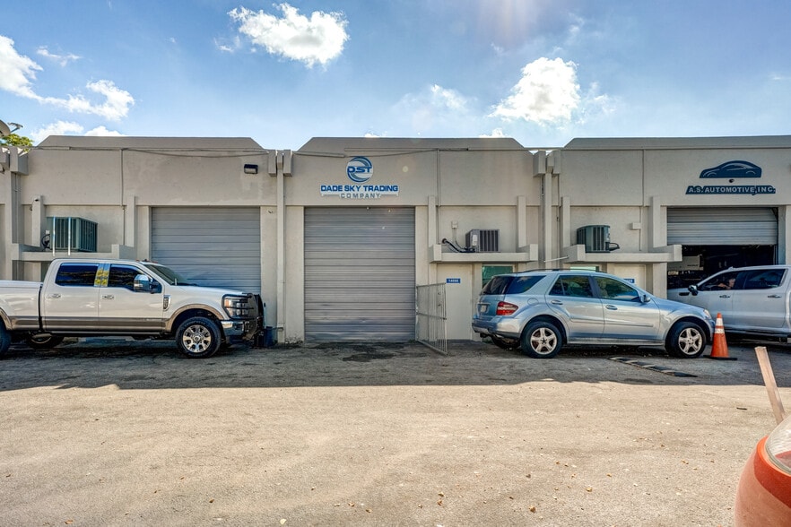 14080-14118 SW 139th Ct, Miami, FL for lease - Building Photo - Image 2 of 15