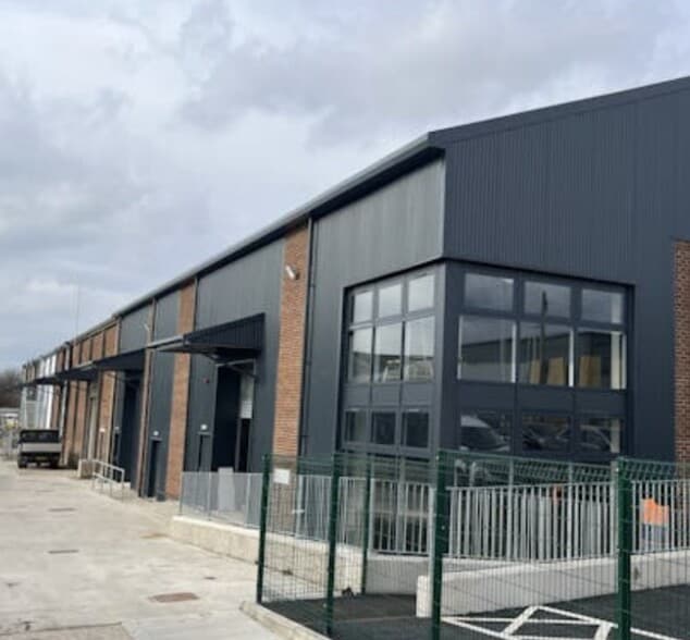 76 Lincoln Rd, High Wycombe for lease - Building Photo - Image 1 of 1