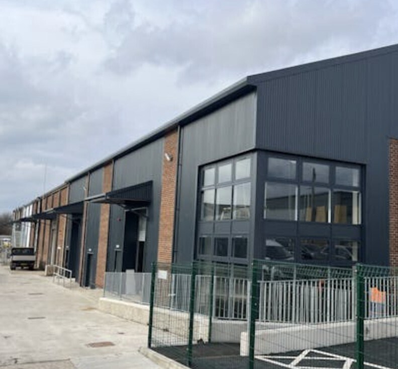 76 Lincoln Rd, High Wycombe à louer Photo du bâtiment- Image 1 de 3