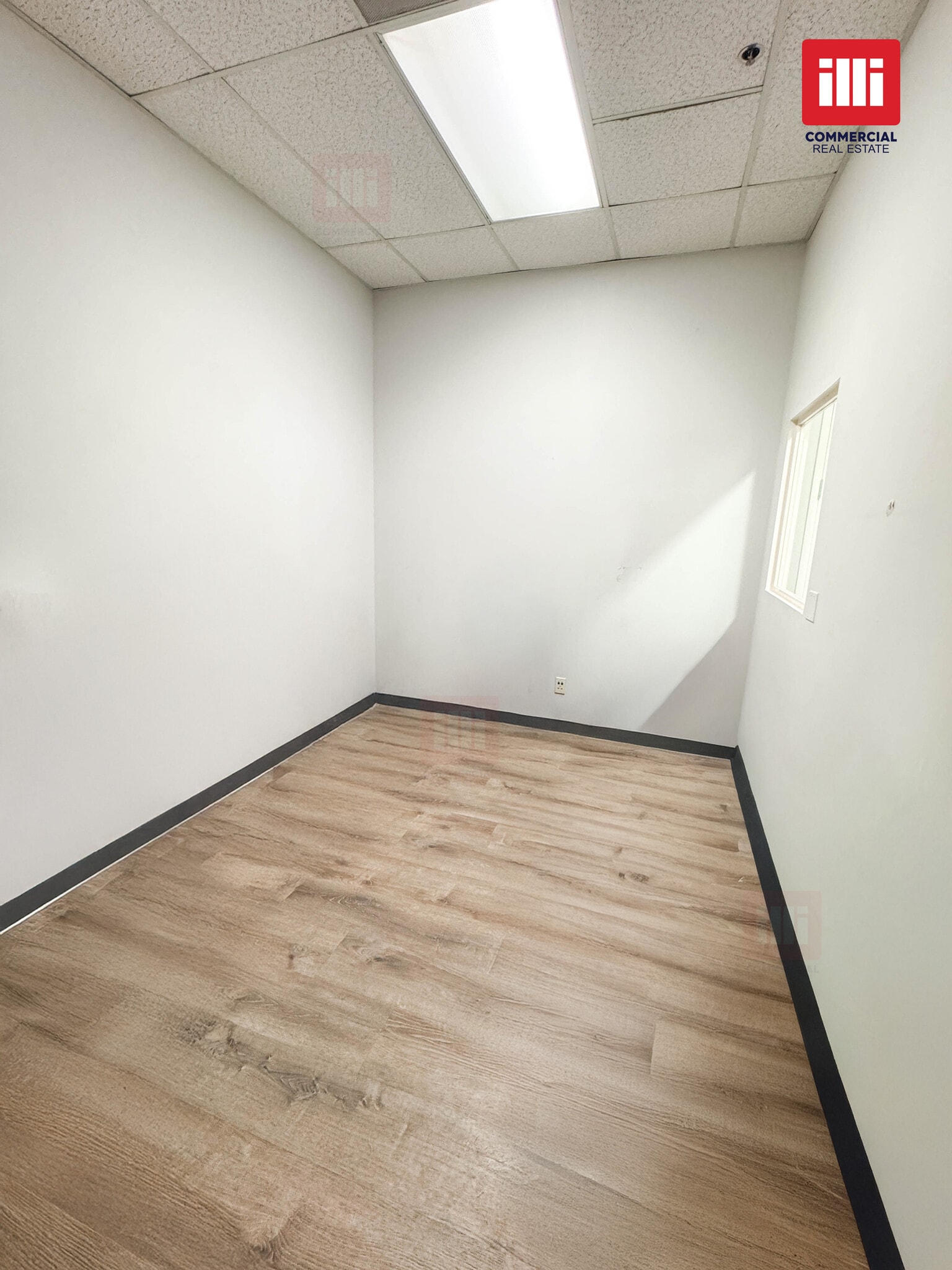 23734 Valencia Blvd, Valencia, CA à louer Photo intérieure- Image 1 de 5