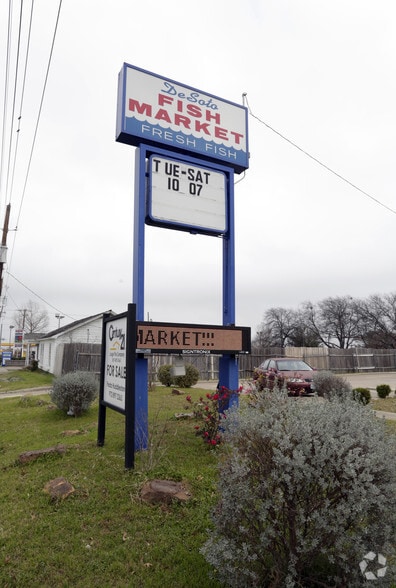 122 S Hampton Rd, DeSoto, TX for sale - Building Photo - Image 3 of 14