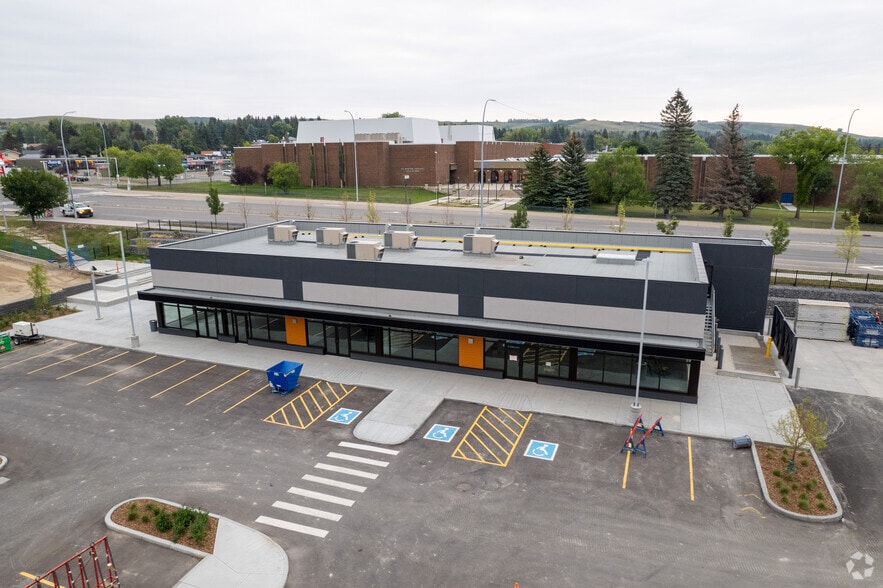 5223 Northland Dr NW, Calgary, AB for sale - Building Photo - Image 2 of 6