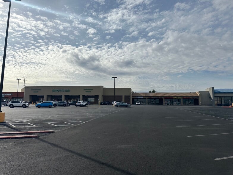 3055 E Tropicana Rd, Las Vegas, NV à louer - Photo du bâtiment - Image 3 de 10