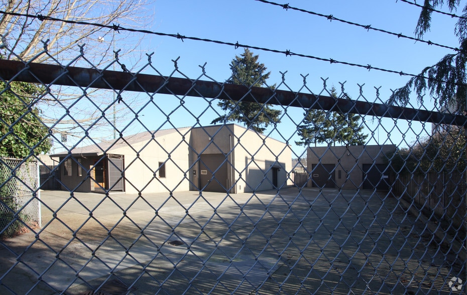 1402 Maple Ave, Renton, WA for lease - Building Photo - Image 2 of 2