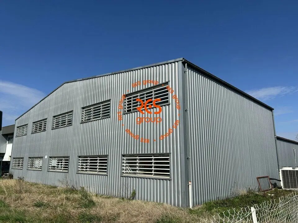 Industrial in Bordeaux for sale Building Photo- Image 1 of 4