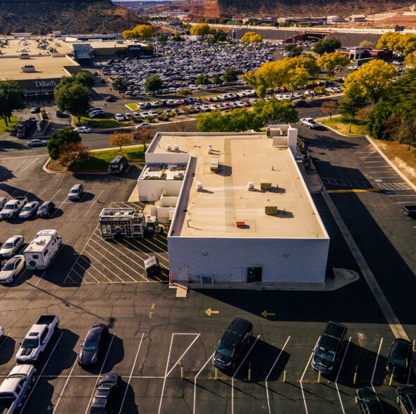 528 N Mall Dr, Saint George, UT à louer - Photo du bâtiment - Image 3 de 6