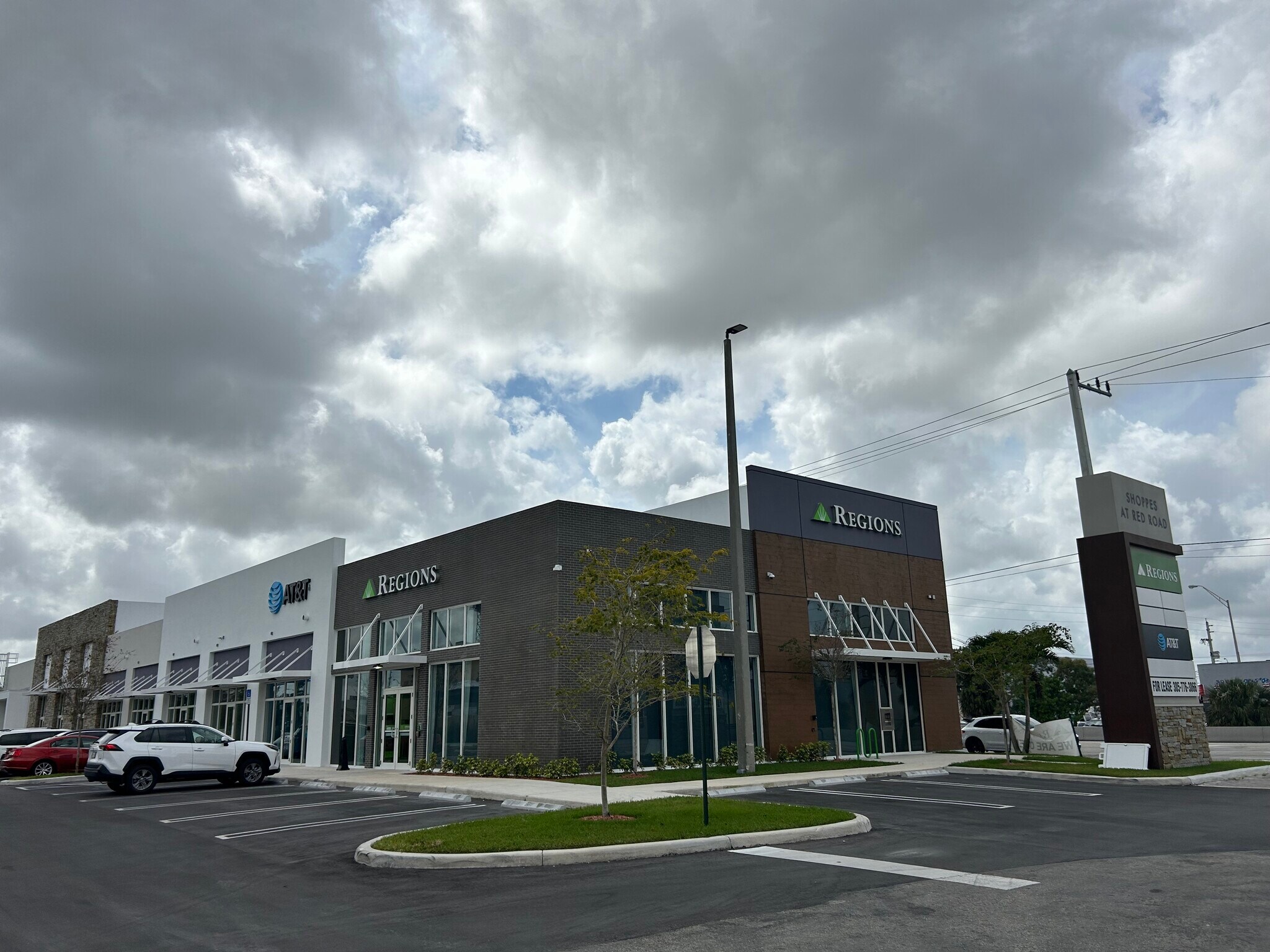 2899 W Fourth Ave, Hialeah, FL à louer Photo du bâtiment- Image 1 de 8