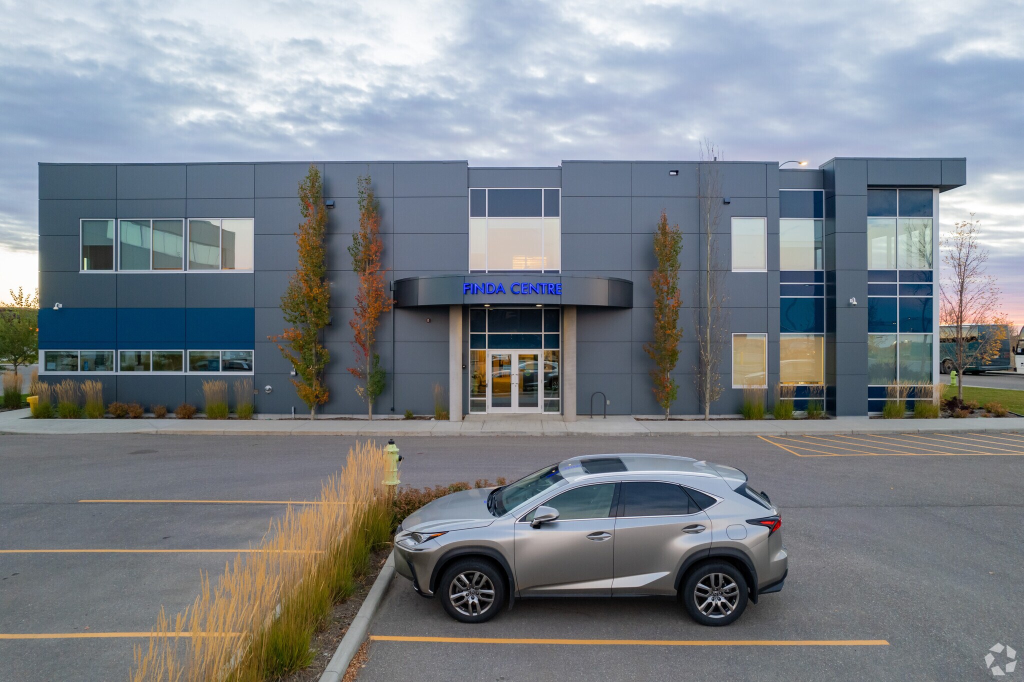 22 Royal Vista Dr NW, Calgary, AB for sale Primary Photo- Image 1 of 1