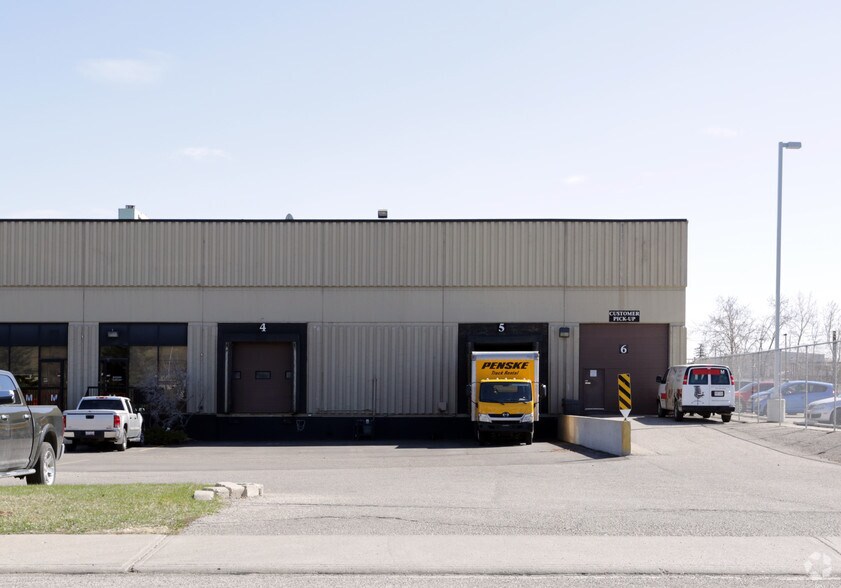 5310 1st St SW, Calgary, AB à vendre - Photo du bâtiment - Image 3 de 10