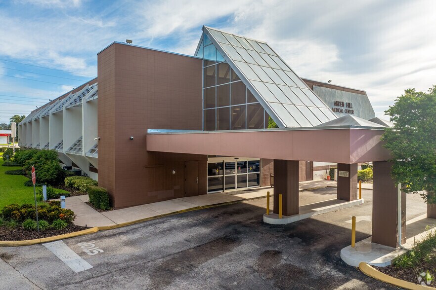 6388 Silver Star Rd, Orlando, FL à louer - Photo du bâtiment - Image 2 de 6