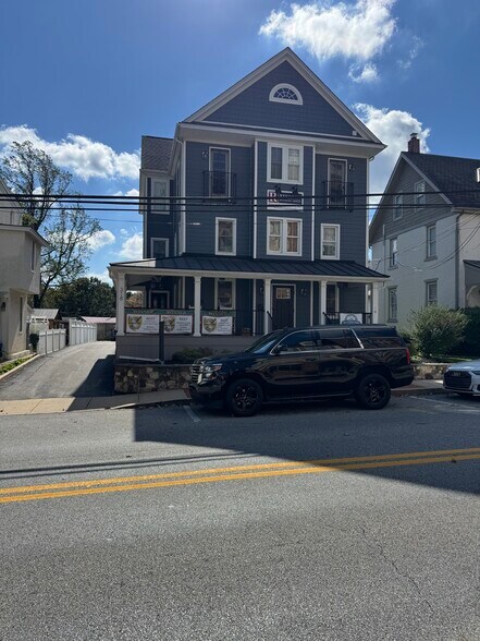 318 E King St, Malvern, PA à louer - Photo principale - Image 1 de 2