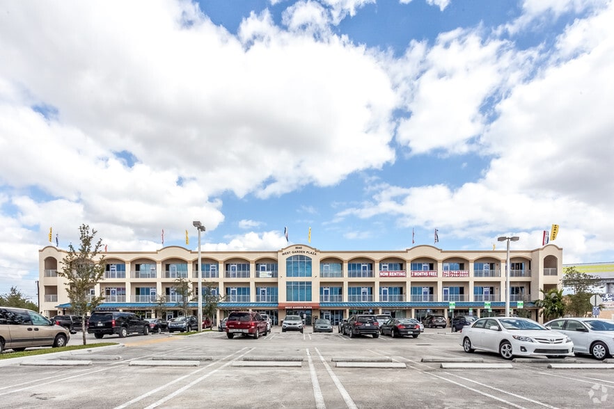 8040 NW 95th St, Hialeah, FL à louer - Photo du bâtiment - Image 2 de 7