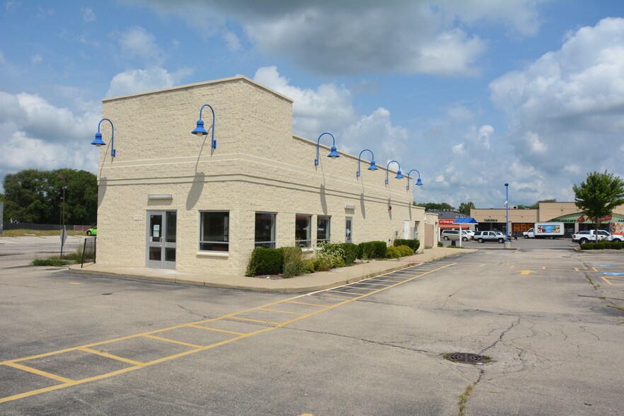 1158 E Dundee Rd, Palatine, IL à louer - Photo du bâtiment - Image 2 de 4