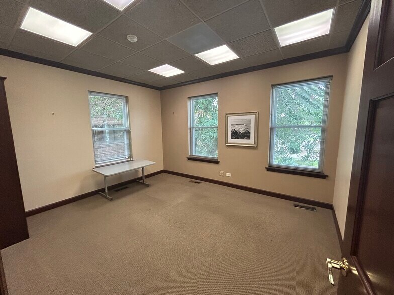 564 S Washington St, Naperville, IL à louer - Photo du bâtiment - Image 3 de 17