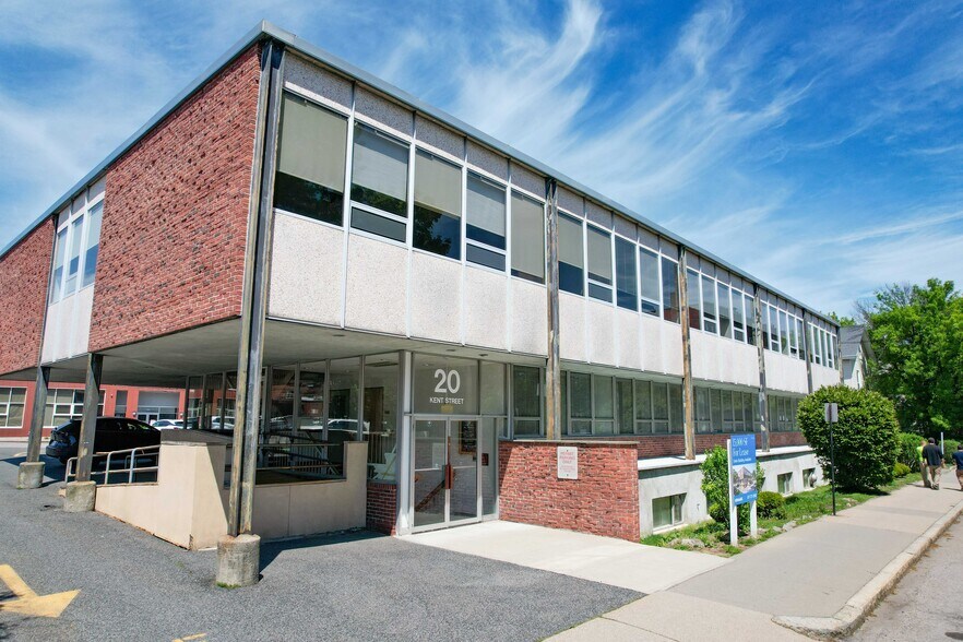 20 Kent St, Brookline, MA à vendre - Photo du bâtiment - Image 3 de 3