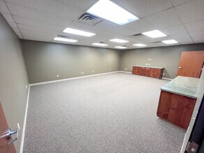 711 E 3rd St, Big Spring, TX for lease Interior Photo- Image 2 of 16