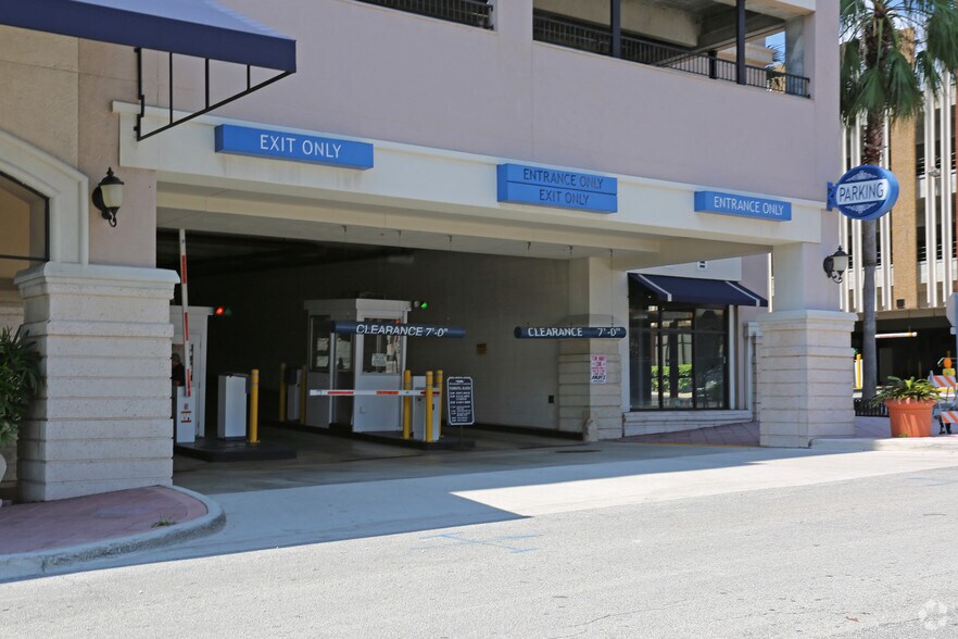 101 N Clematis St, West Palm Beach, FL à louer - Photo du bâtiment - Image 2 de 4