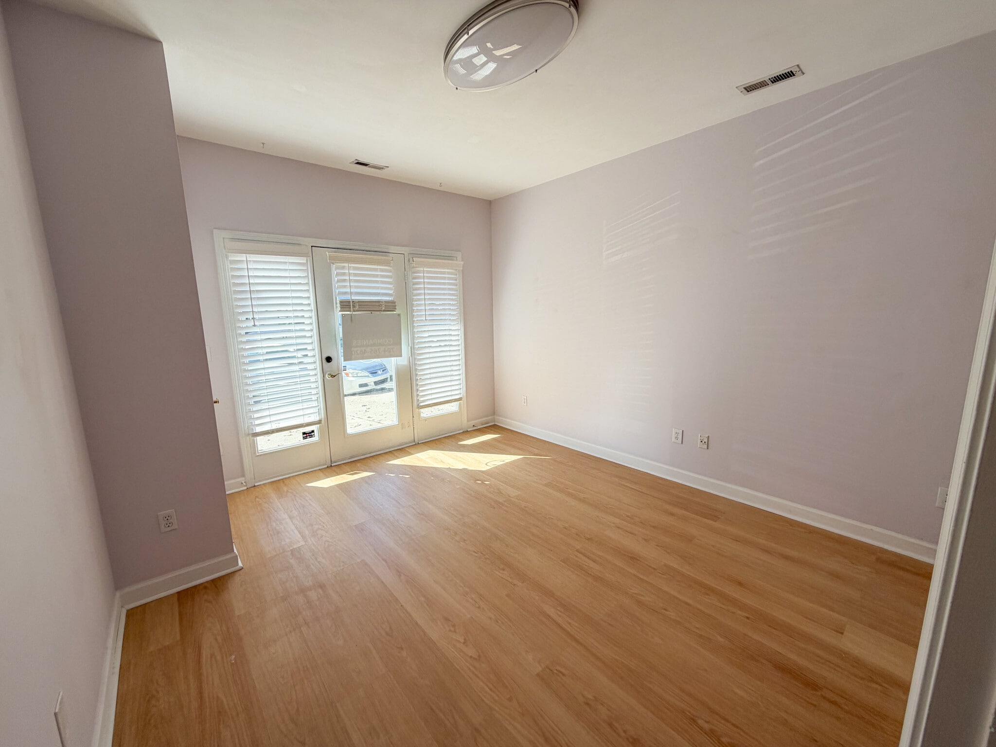 21315 W Catawba Ave, Cornelius, NC for lease Interior Photo- Image 1 of 17