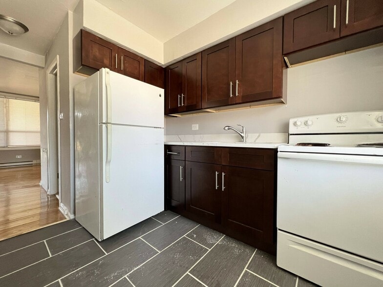 1901 W Pryor Ave, Chicago, IL à vendre - Photo du bâtiment - Image 2 de 5