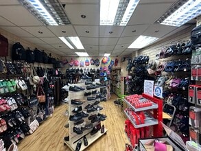 18 The Broadway, Greenford à louer Photo intérieure- Image 1 de 2