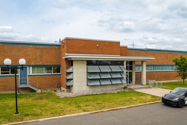 More details for 7101 Rue Notre-Dame E, Montréal, QC - Industrial for Lease