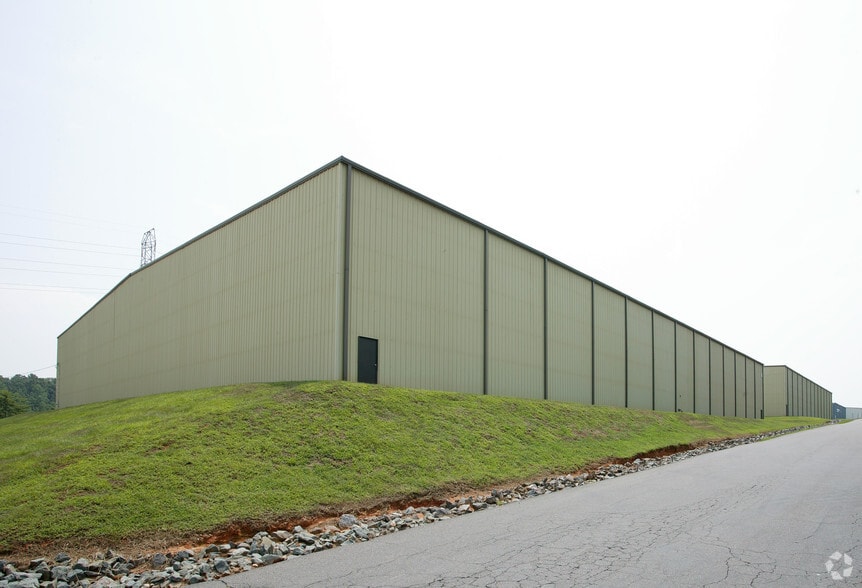 6240 Clementine Dr, Clemmons, NC for lease - Building Photo - Image 3 of 8