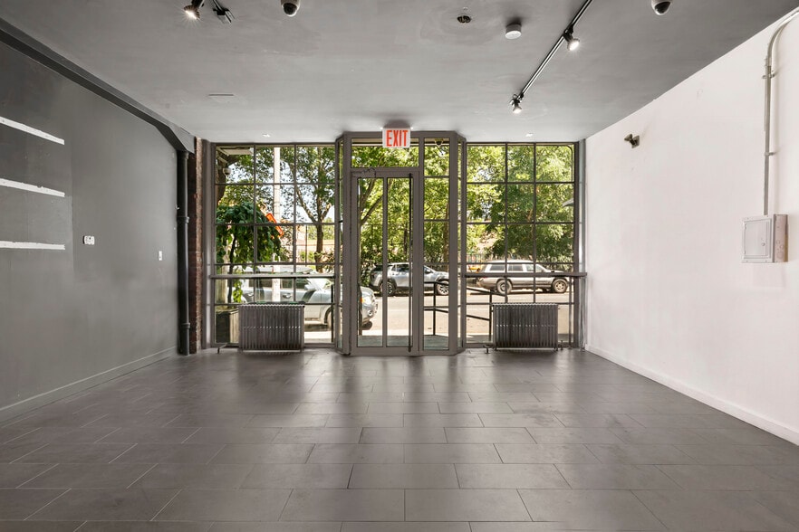 372 Lafayette Ave, Brooklyn, NY for lease - Building Photo - Image 3 of 9
