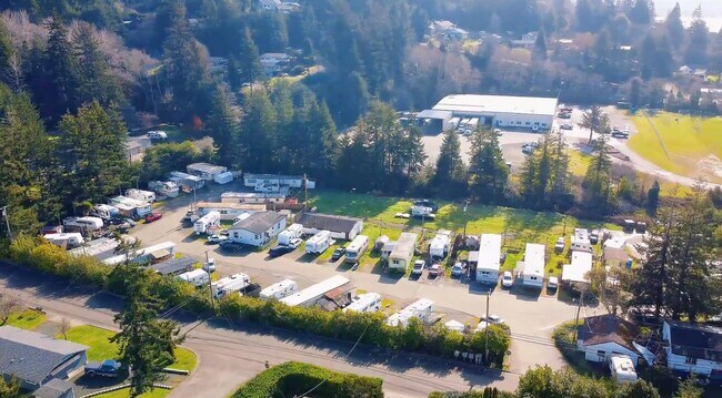 Plus de détails pour 718 F St, Coos Bay, OR - Multi-résidentiel à vendre