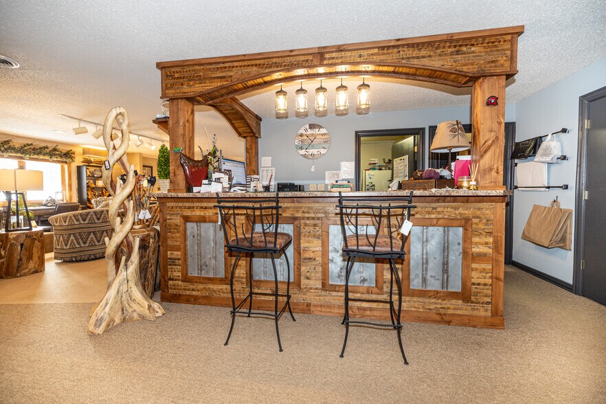 7967 US Highway 51, Minocqua, WI for sale - Interior Photo - Image 2 of 38