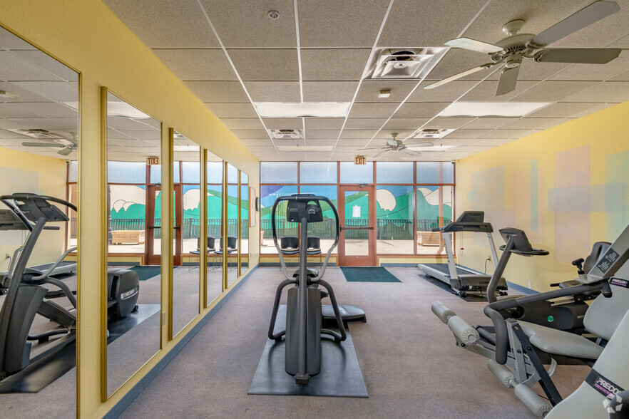 234 W Main St, Waukesha, WI for lease - Interior Photo - Image 2 of 53