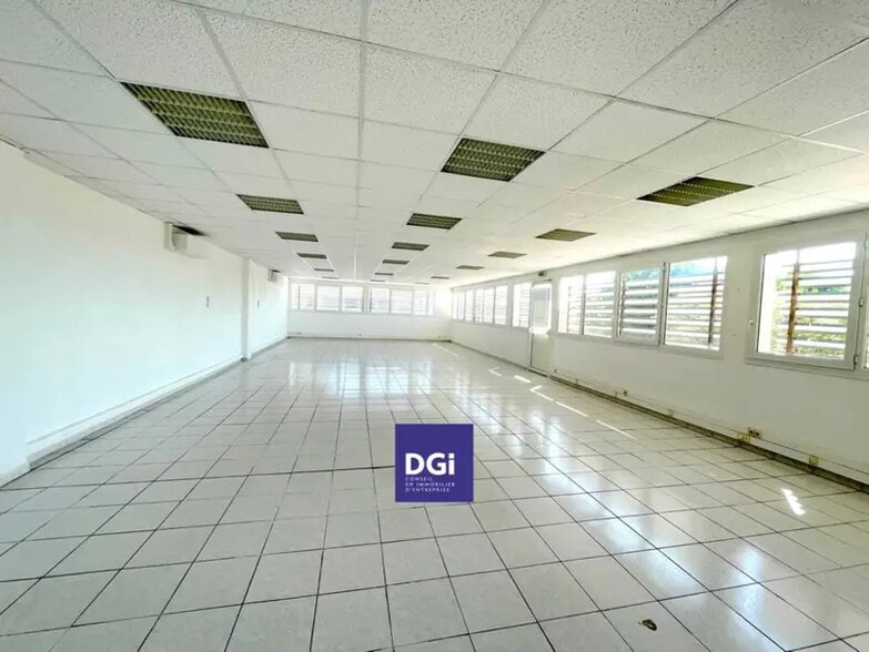 40 Allée Du Mas De Ville, Nîmes for lease - Interior Photo - Image 2 of 3