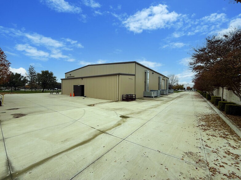 19466 Flightpath Way, Bakersfield, CA à vendre - Photo du bâtiment - Image 2 de 8