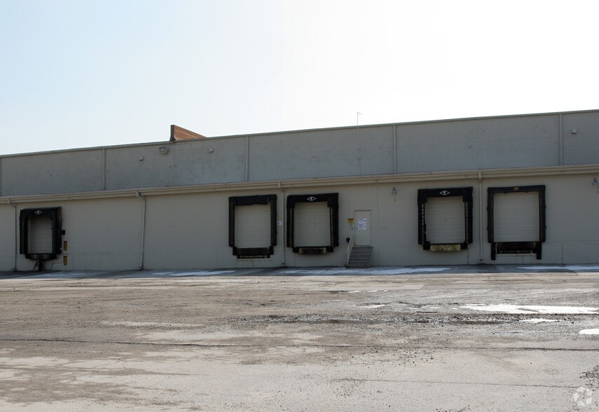 501-591 J St, Perrysburg, OH for lease - Building Photo - Image 3 of 10
