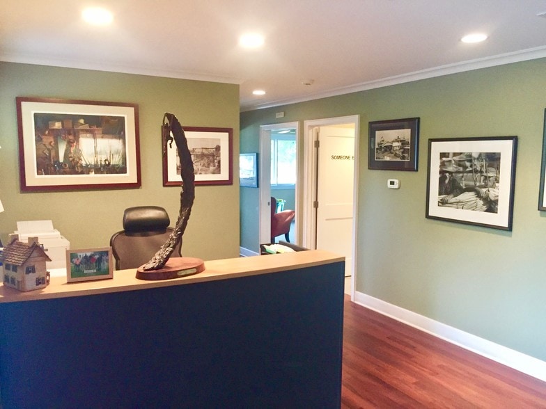 2109 Forest Dr, Annapolis, MD for sale - Interior Photo - Image 2 of 24