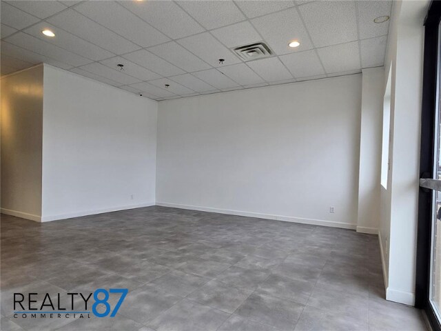 600 Blairs Ferry Rd NE, Cedar Rapids, IA à louer - Photo intérieure - Image 2 de 8