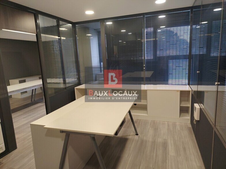 Office in Istres for lease - Interior Photo - Image 2 of 5