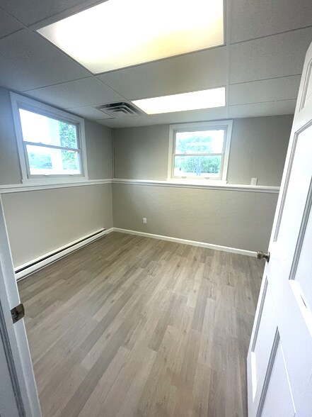 1336 American Dr, Neenah, WI à louer - Photo du bâtiment - Image 2 de 14