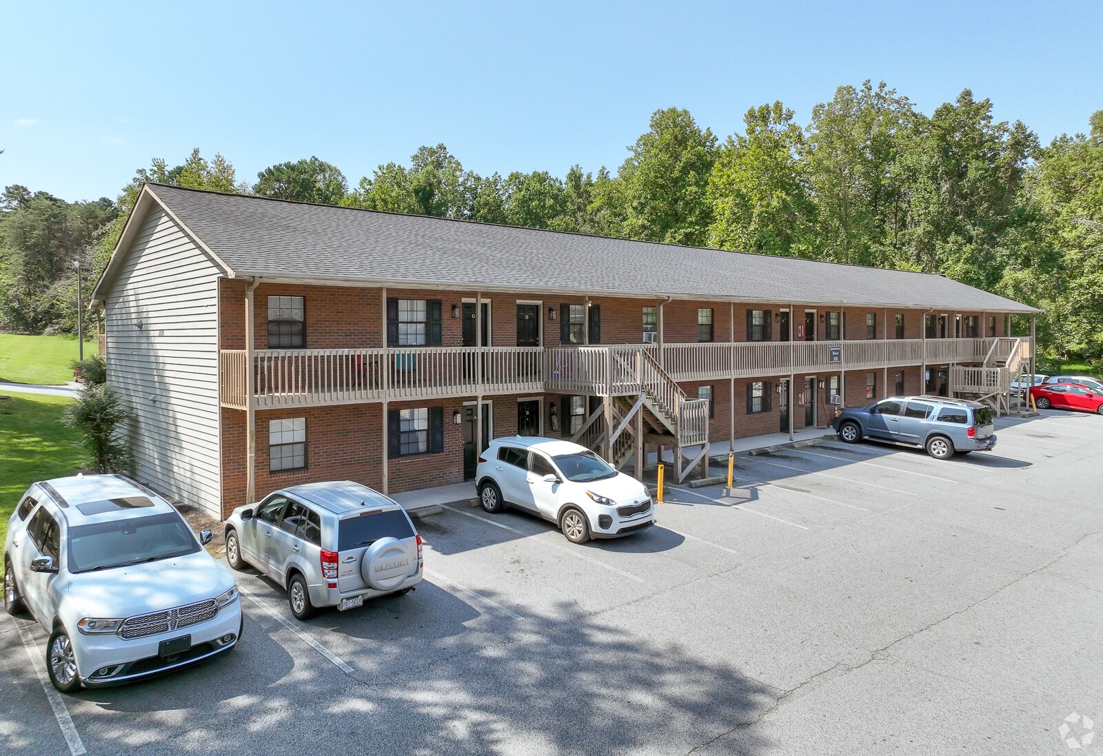 Jamestown Value-Add Portfolio portefeuille de 3 propriétés à vendre sur LoopNet.ca Photo principale- Image 1 de 4