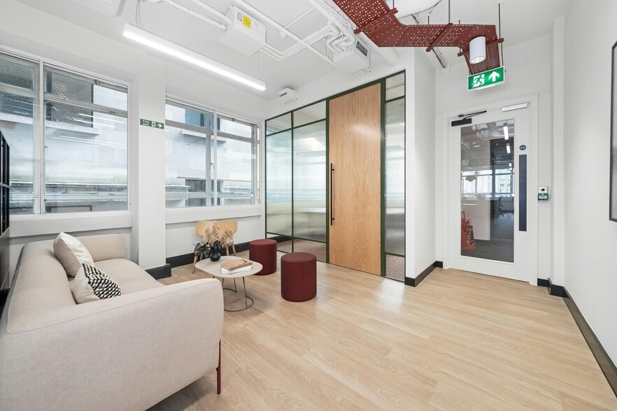 2 Swallow Pl, London for lease - Building Photo - Image 3 of 16